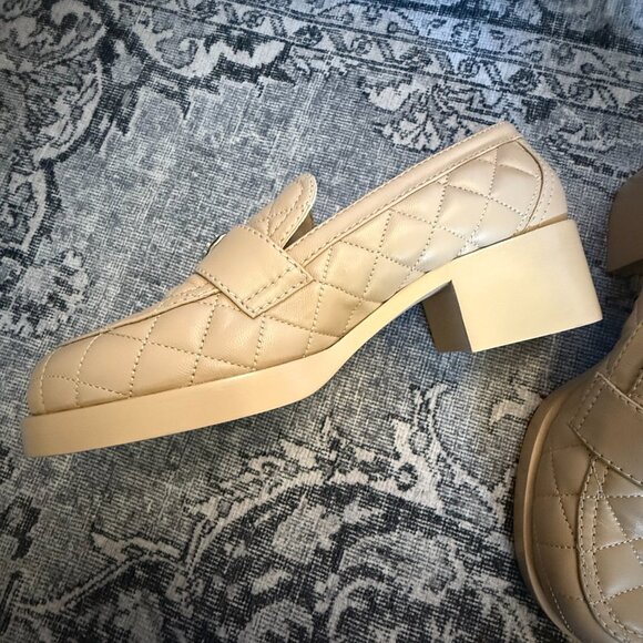 CHANEL Lambskin Quilted CC Heart Loafers in Beige size 40 - never worn - Picture 6 of 16
